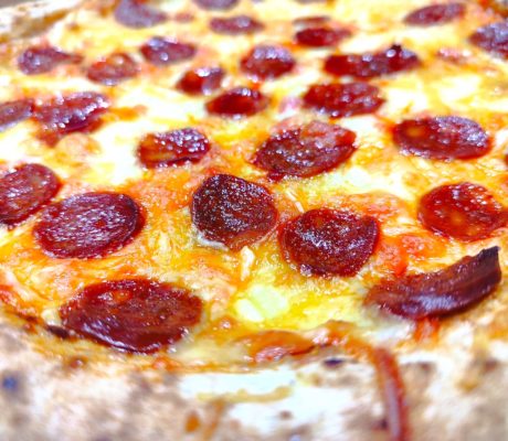 Pizza Pomodoro y Chorizo con Mozzarella y Provolone