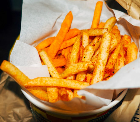 Patatas fritas Crujientes con Especias Ahumadas y Quesos