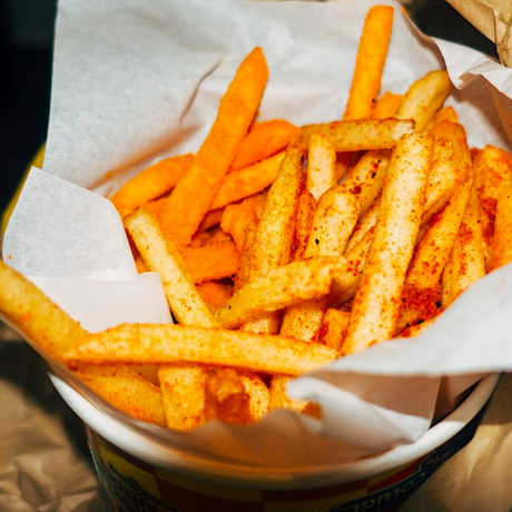 Patatas fritas Crujientes con Especias Ahumadas y Quesos