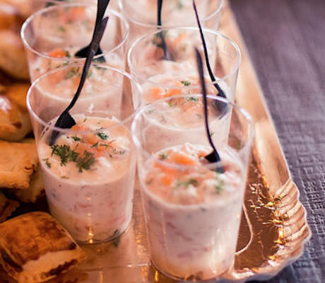 Tapa de Salmón Ahumado y Queso con Cítricos en Vaso