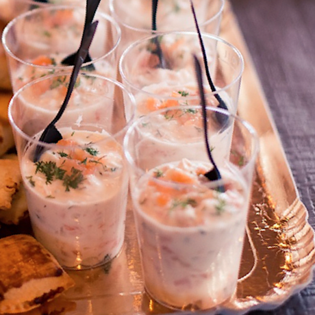 Tapa de Salmón Ahumado y Queso con Cítricos en Vaso