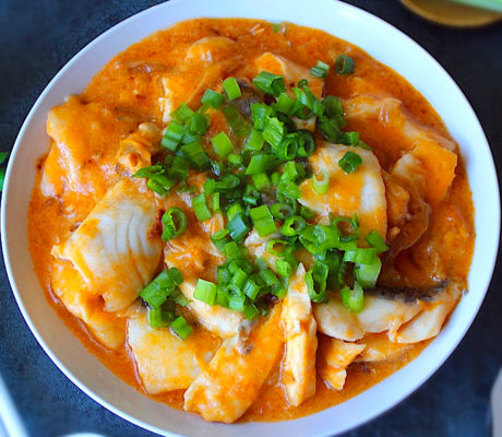 Pescado al Curry Rojo