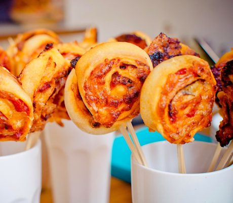 Piruletas de Hojaldre con Queso, Jamón y Bacon