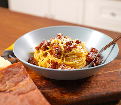 Pasta al Parmesano con Bacon y Guanciale