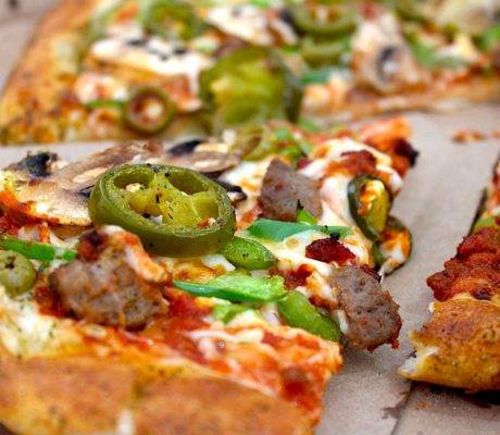 Pizza con Criollos y Jalapeños