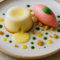Coulant de Chocolate Blanco y Limón con Helado de Fresa y Albahaca