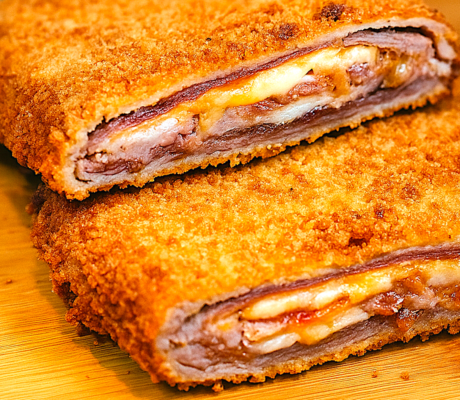 Cachopo de Ternera con Mousse de Berenjena, Sobrasada y Tres Quesos