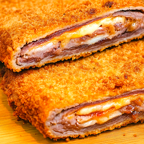 Cachopo de Ternera con Mousse de Berenjena, Sobrasada y Tres Quesos