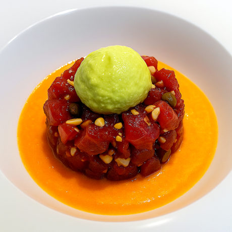 Tartar de Atún Rojo sobre Salmorejo de Marisco y Gazpacho de Aguacate con Wasabi