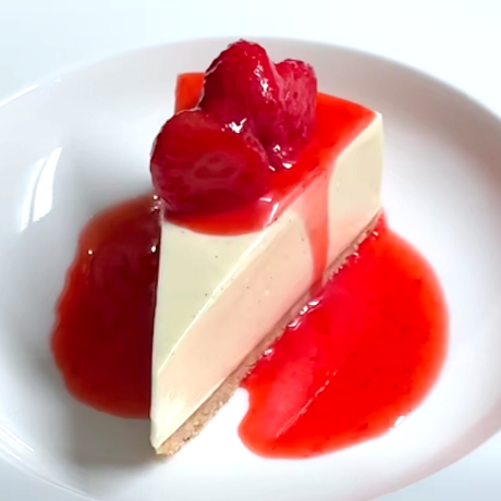 Tarta de Crema a la Vainilla y Chocolate Blanco con Fresas Confitadas