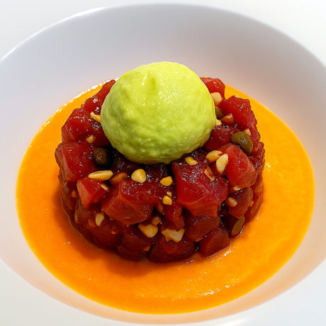 Tartar de Atún Rojo sobre Salmorejo de Marisco y Gazpacho de Aguacate con Wasabi