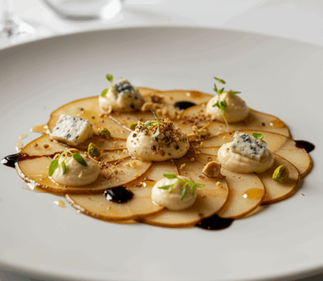 Carpaccio Templado de Peras Asadas al Martini Blanco con Quesos y Frutos Secos