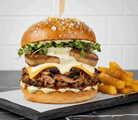 Hamburguesa Pullet Duck con Foie y Pan Brioche de Ajo y Naranja