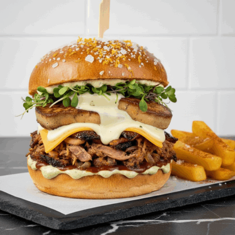 Hamburguesa Pullet Duck con Foie y Pan Brioche de Ajo y Naranja