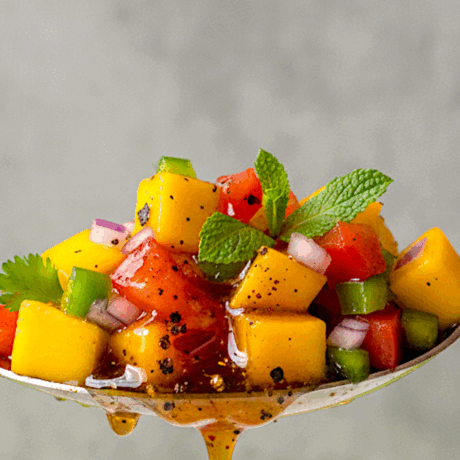 Salsa Criolla con Mango y Ajo Negro