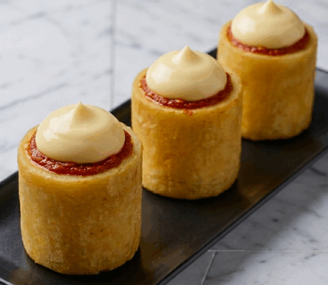 Cilindros de Patata con Brava y Alioli