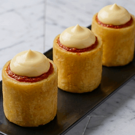 Cilindros de Patata con Brava y Alioli