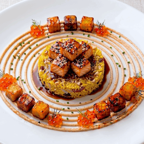 Salmón Glaseado con Arroz Jazmín Especiado