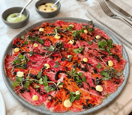 Carpaccio de Wagyu con Vinagreta de Trufa y Mayonesas de Wasabi y Soja