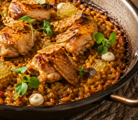 Arroz con Pollo de Corral en Salmorreta, Piel Crujiente y Caviar de Limón