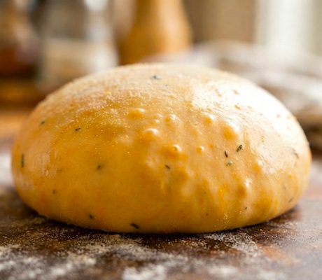 Masa de Pizza con Calabaza Asada y Aceite de Romero
