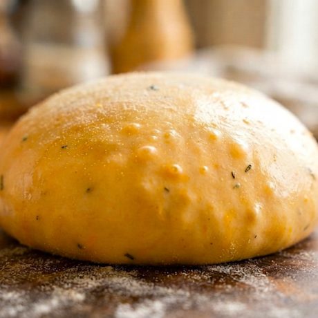 Masa de Pizza con Calabaza Asada y Aceite de Romero