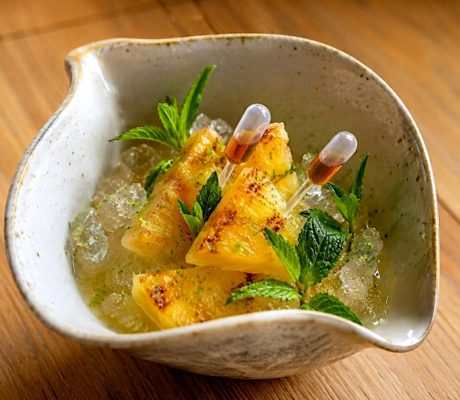 Piña al Ron con Hierbabuena y Lima