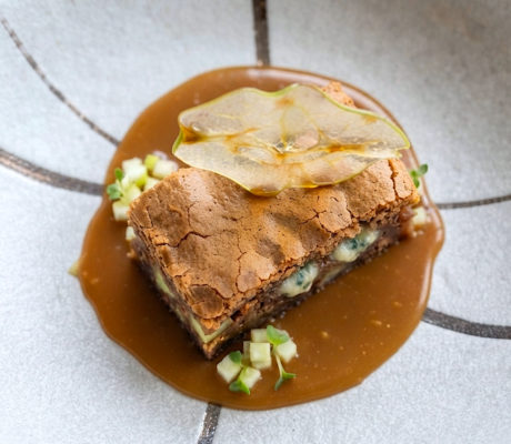 Brownie de Manzana Ácida Aromatizada con Gorgonzola