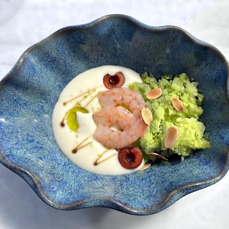 Ajoblanco de Coco con Gamba Blanca Aliñada y Granizado de Piña a la Albahaca